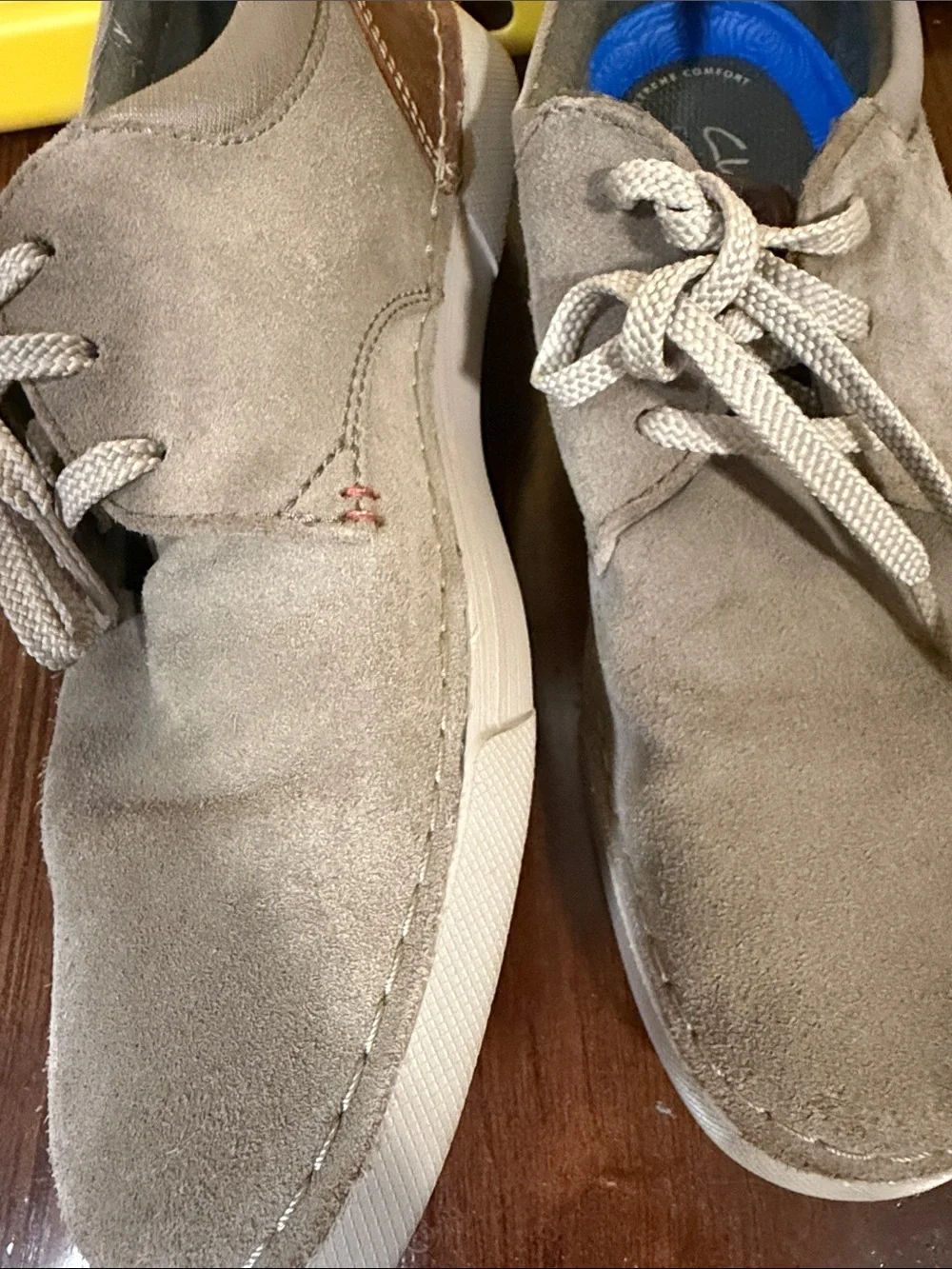 Clarks Men’s Chukka Boots in Taupe Suede Size 9
